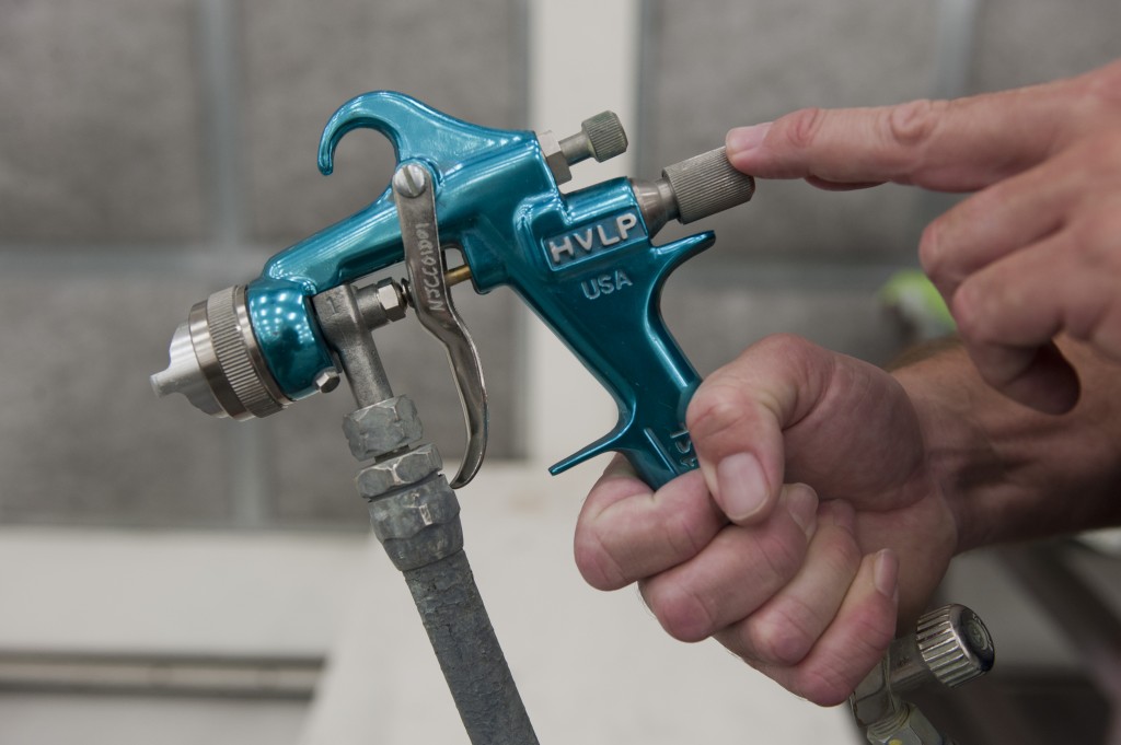 an airless paint spraying gun